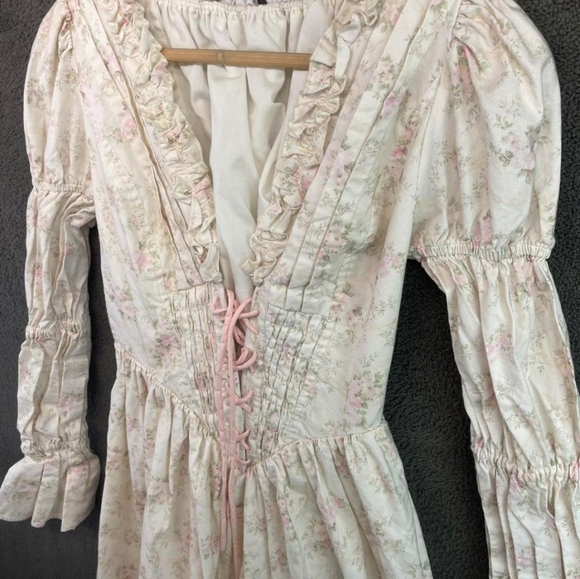 Eve's Manor Lacemade Dress - Picture 3 of 6